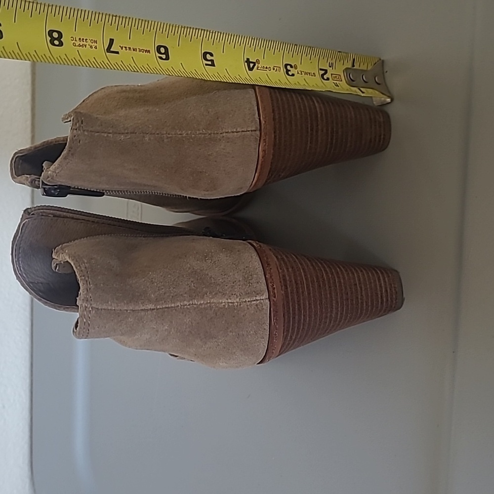 Vince Camuto Taupe Suede Block Heel Open-Toe Bootie Size 7.5 - Picture 5 of 8